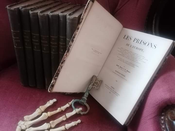 Anciens livres sur "les Prisons de l'Europe" de 1845 à 1851