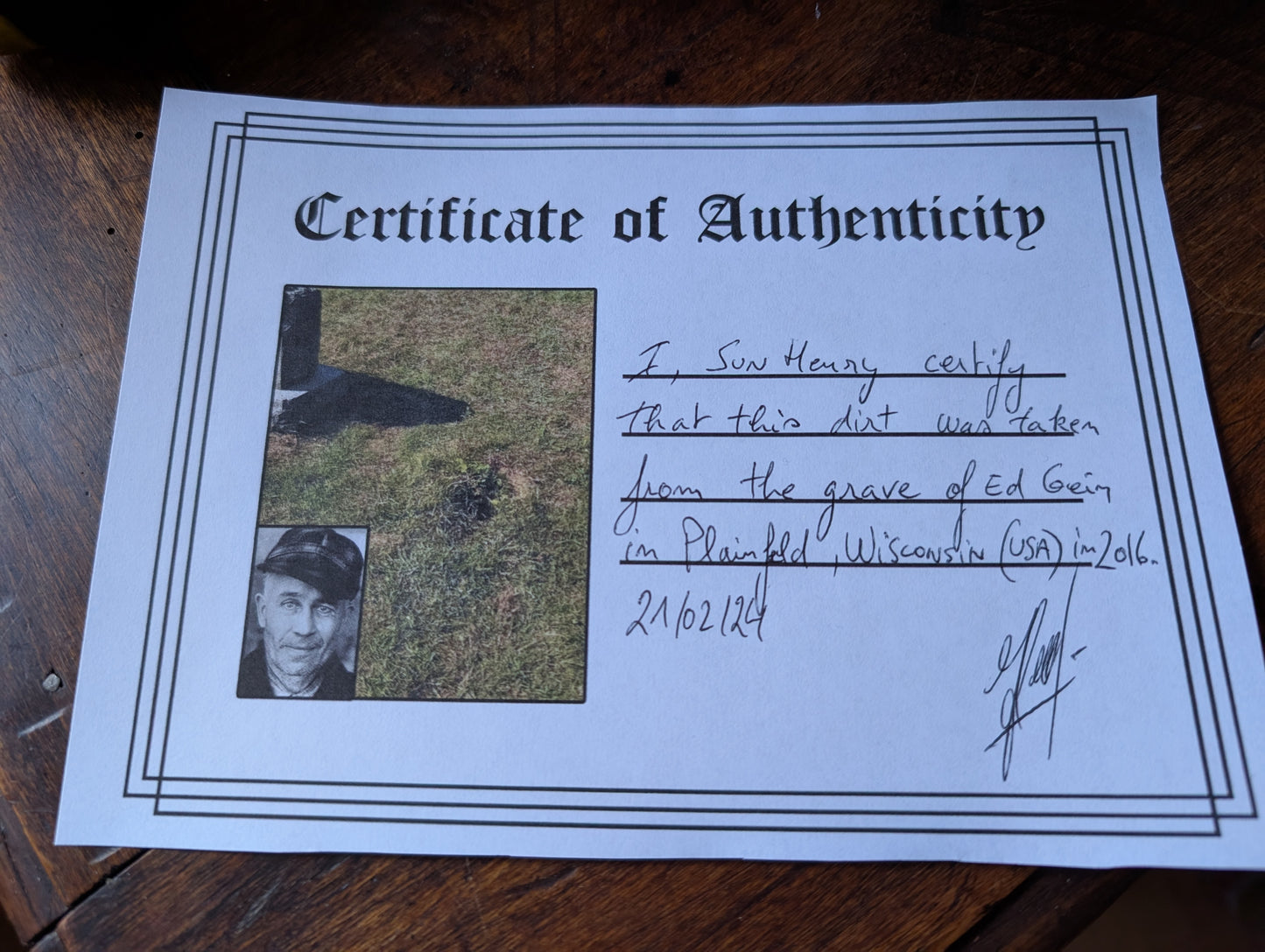 Dirt from ED GEIN's grave with photos