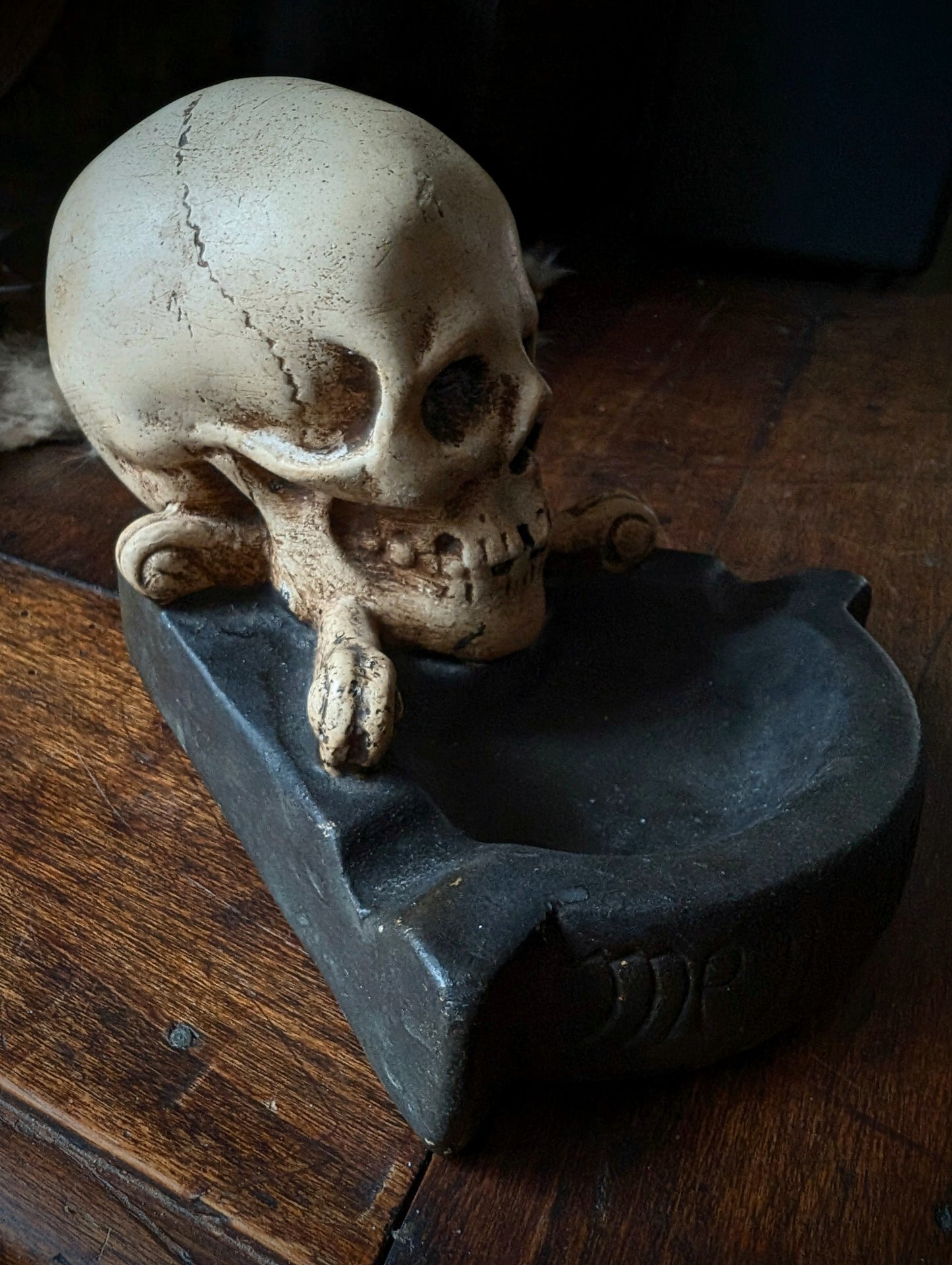 Old Memento Mori skull ashtray from the 1930's