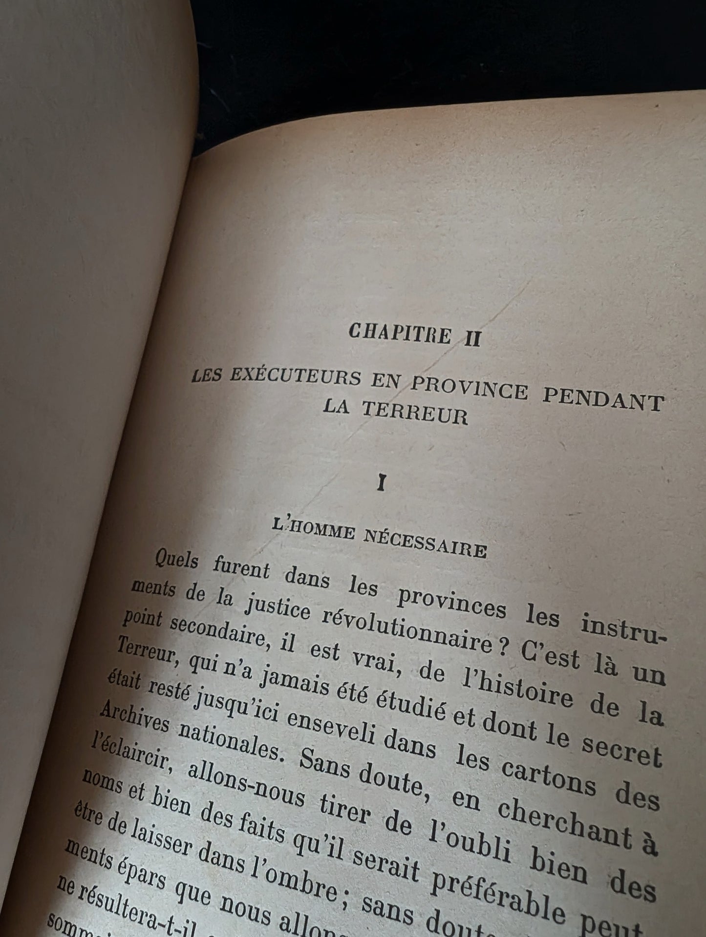 " La Guillotine" et les exécuteurs des arrêts criminels, G. Lenotre édition 1906 de la bibliothèque de la Cour de Cassation de Paris.