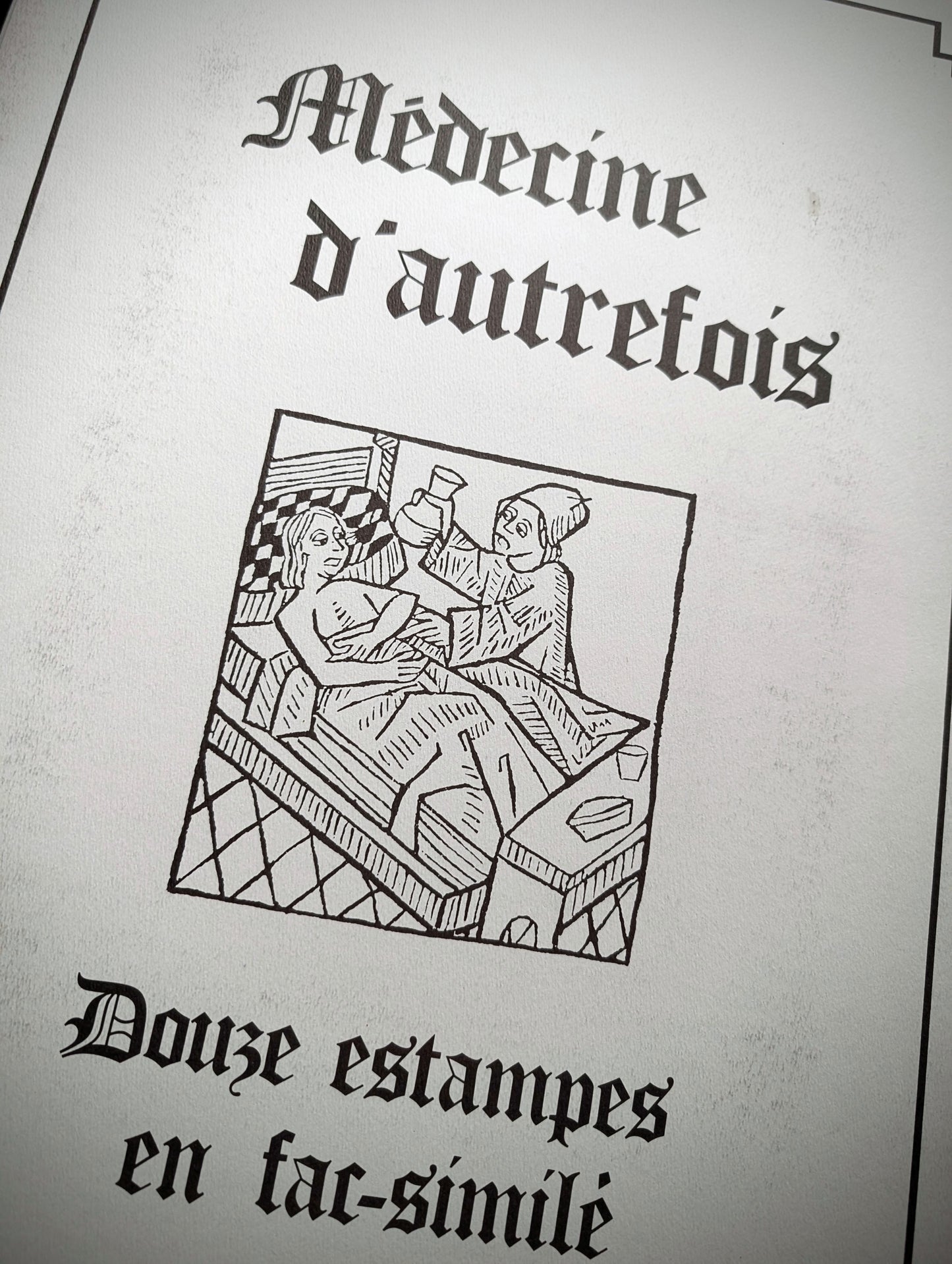 "Médecine d'Autrefois" with twelve prints in facsimile on black paper, size 51x31cm, edition from 1985
