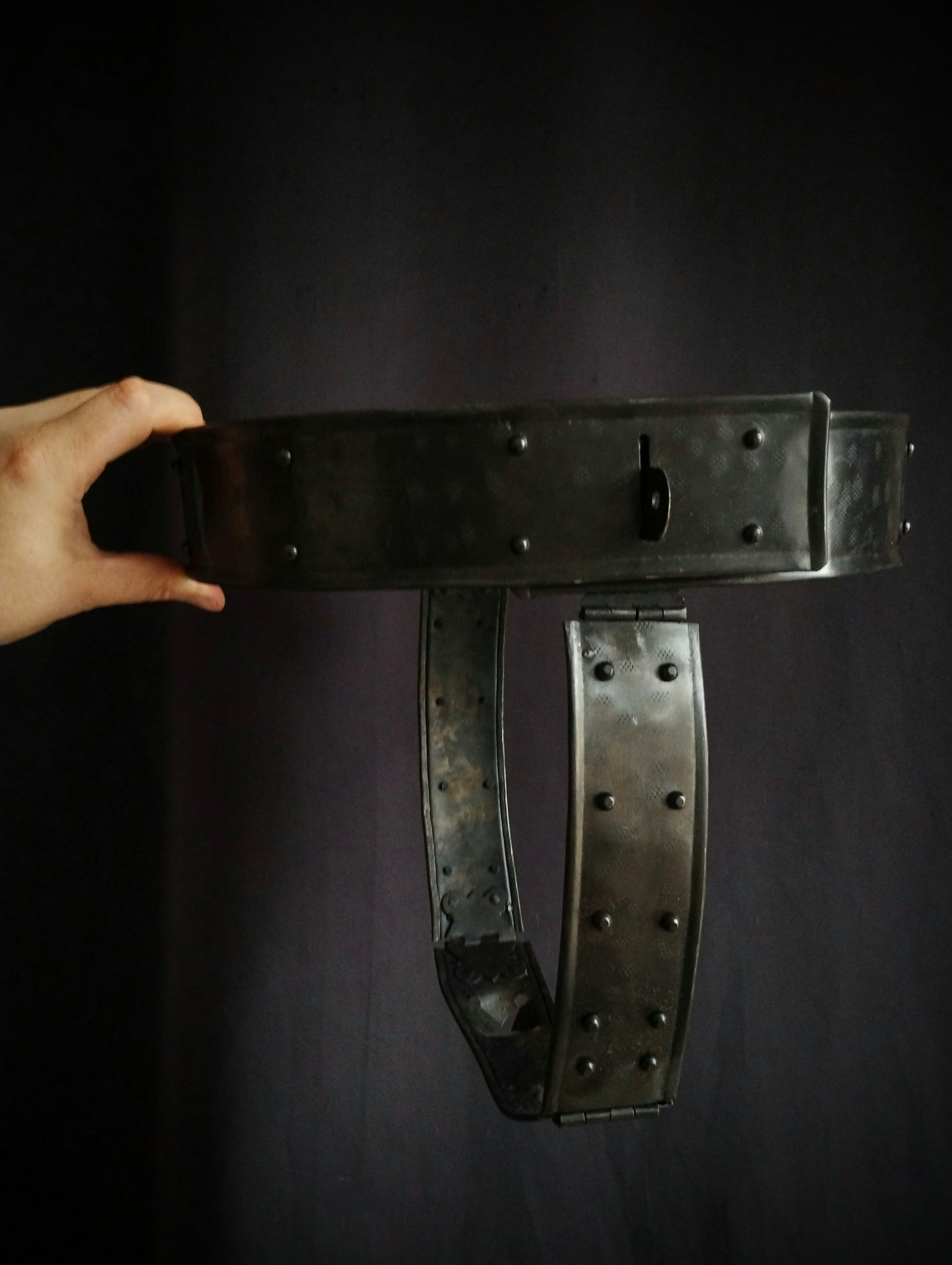 Chastity belt in steel for woman