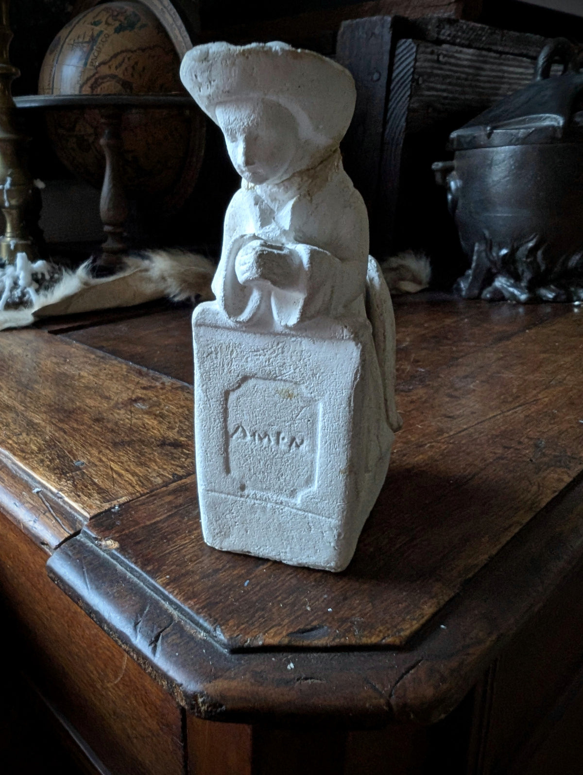 Curiosia figure "Amen"
