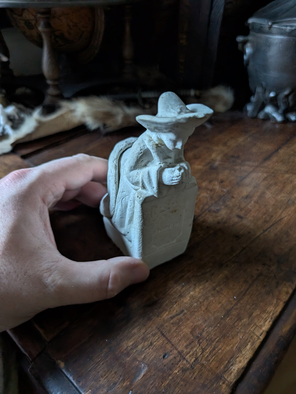 Curiosia figure "Amen"