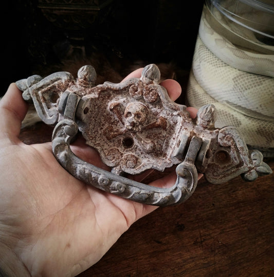 Old coffin handle with Memento Mori (late 19th)