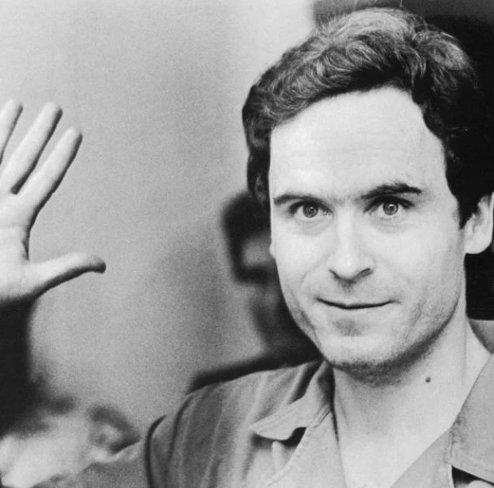 Authentic Hair of Ted Bundy with original document signed by Serial Killer Gérard Schaefer