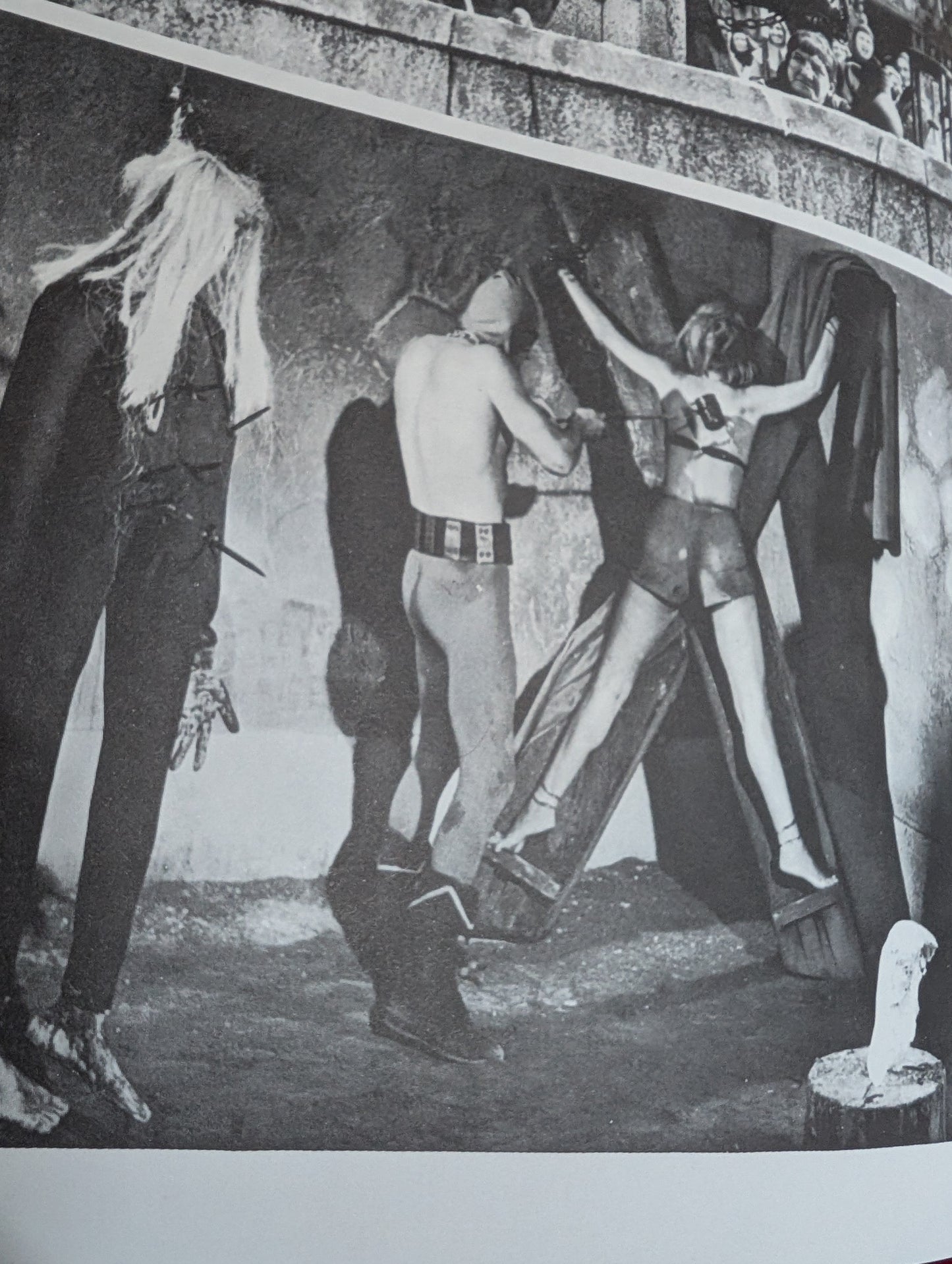 Livre "Le Musée des Supplices" par R. Villeneuve (édition souple . 1973)