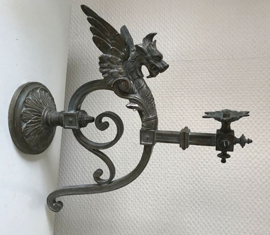 Pair of antique dragon wall lights
Made of bronze, 25 cm each