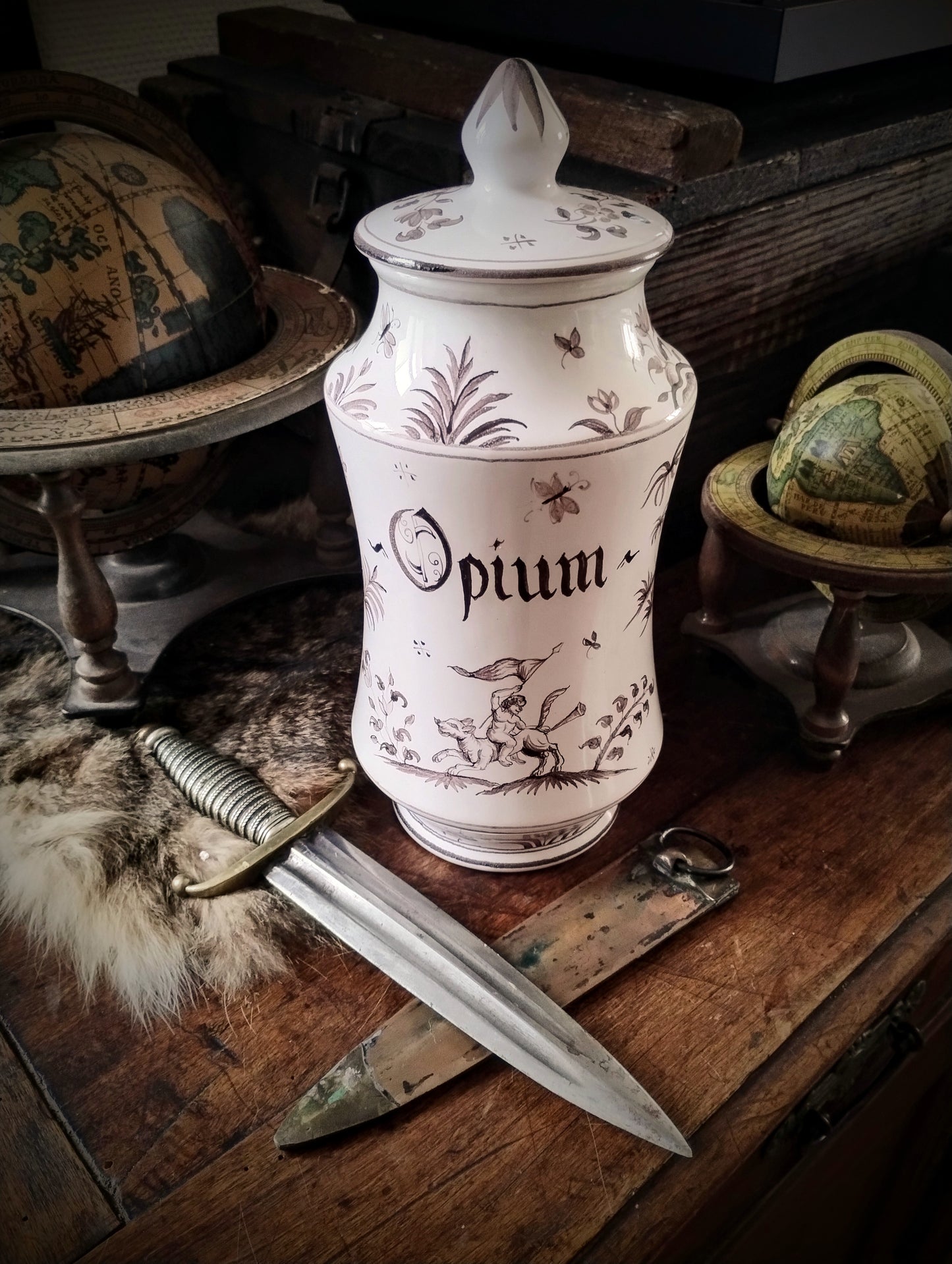 Opium apothecary jar in porcelain