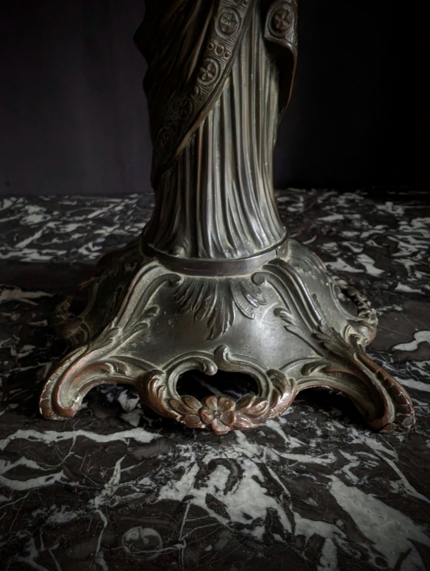 Art Nouveau mirror  (women, early 20th)