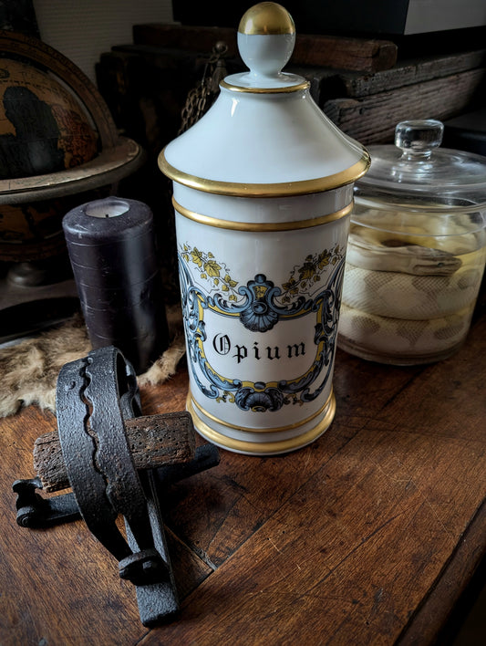 Large Opium Jar in porcelain