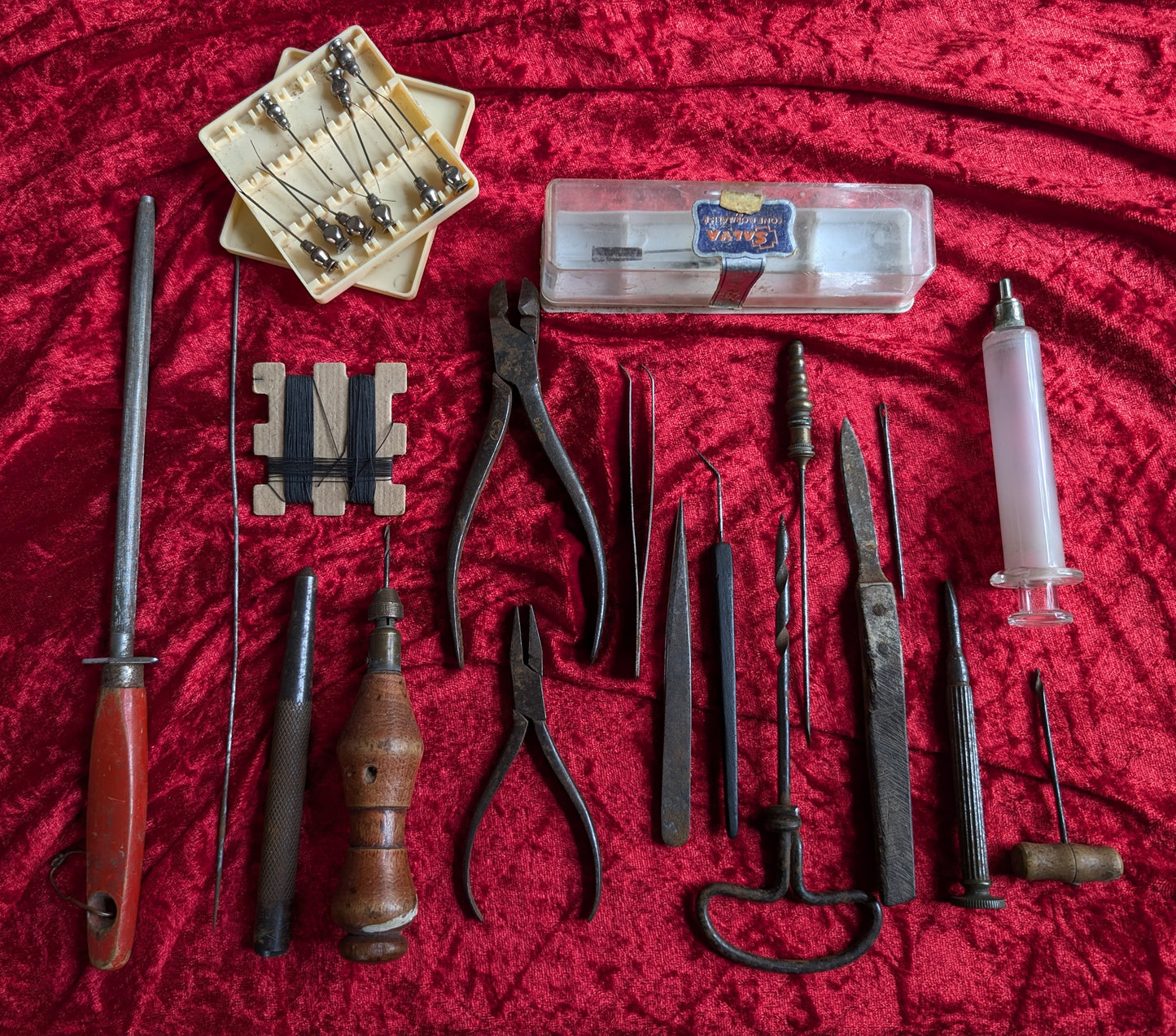 Set of antique Taxidermist tools from the 1970s (Set #2)