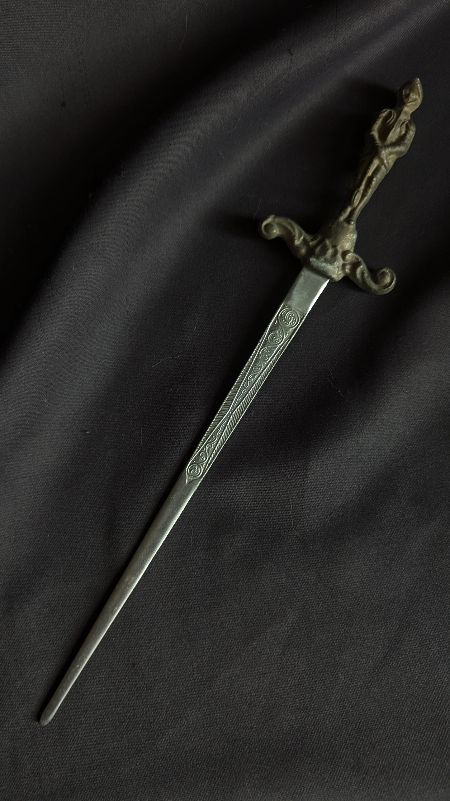 Letter opener dagger with knight