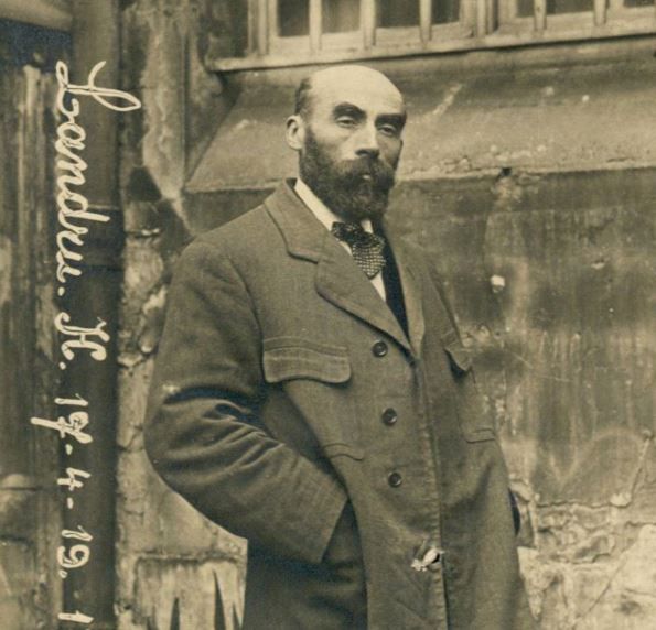 1922 newspaper on the execution of serial killer LANDRU (original)