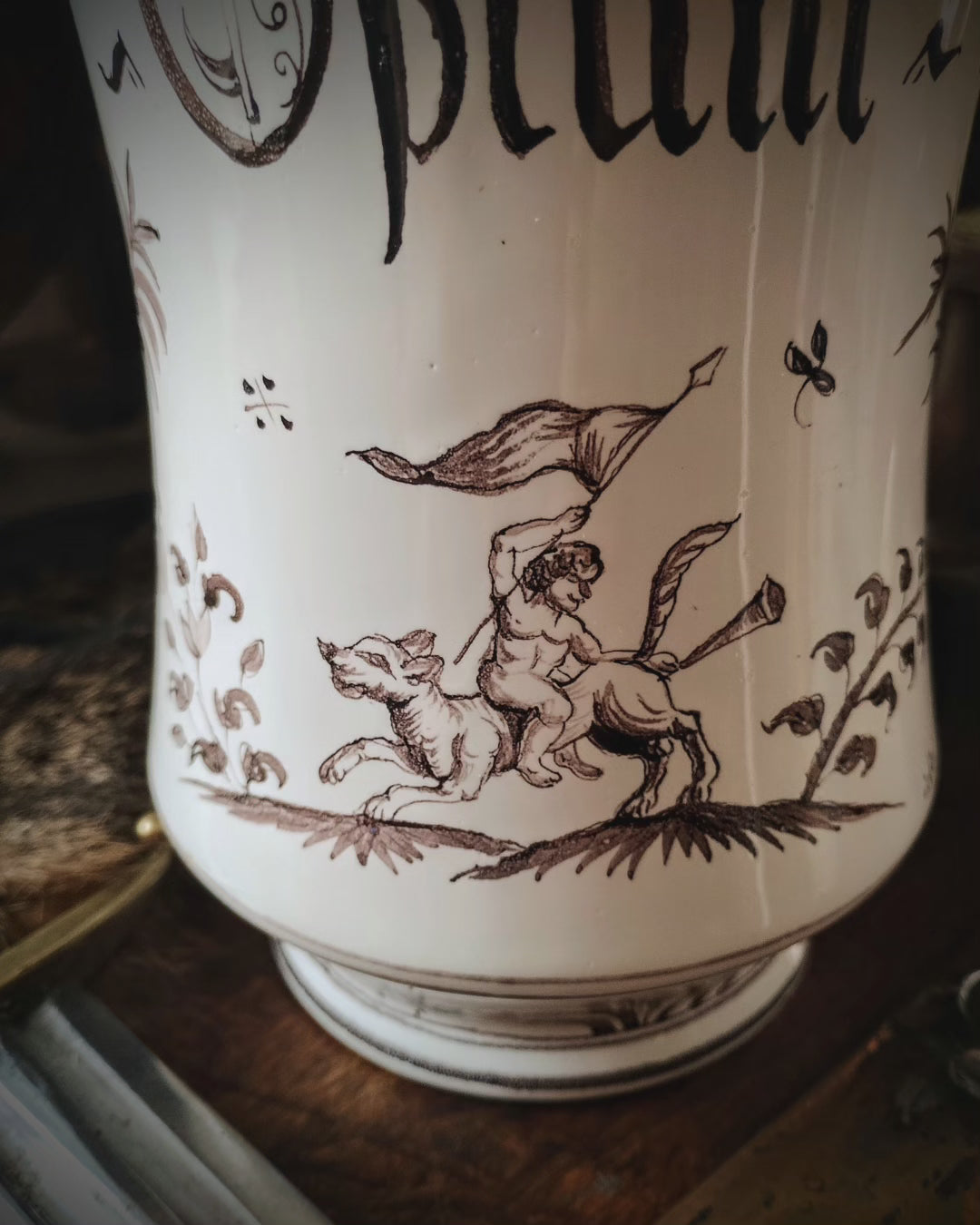 Opium apothecary jar in porcelain