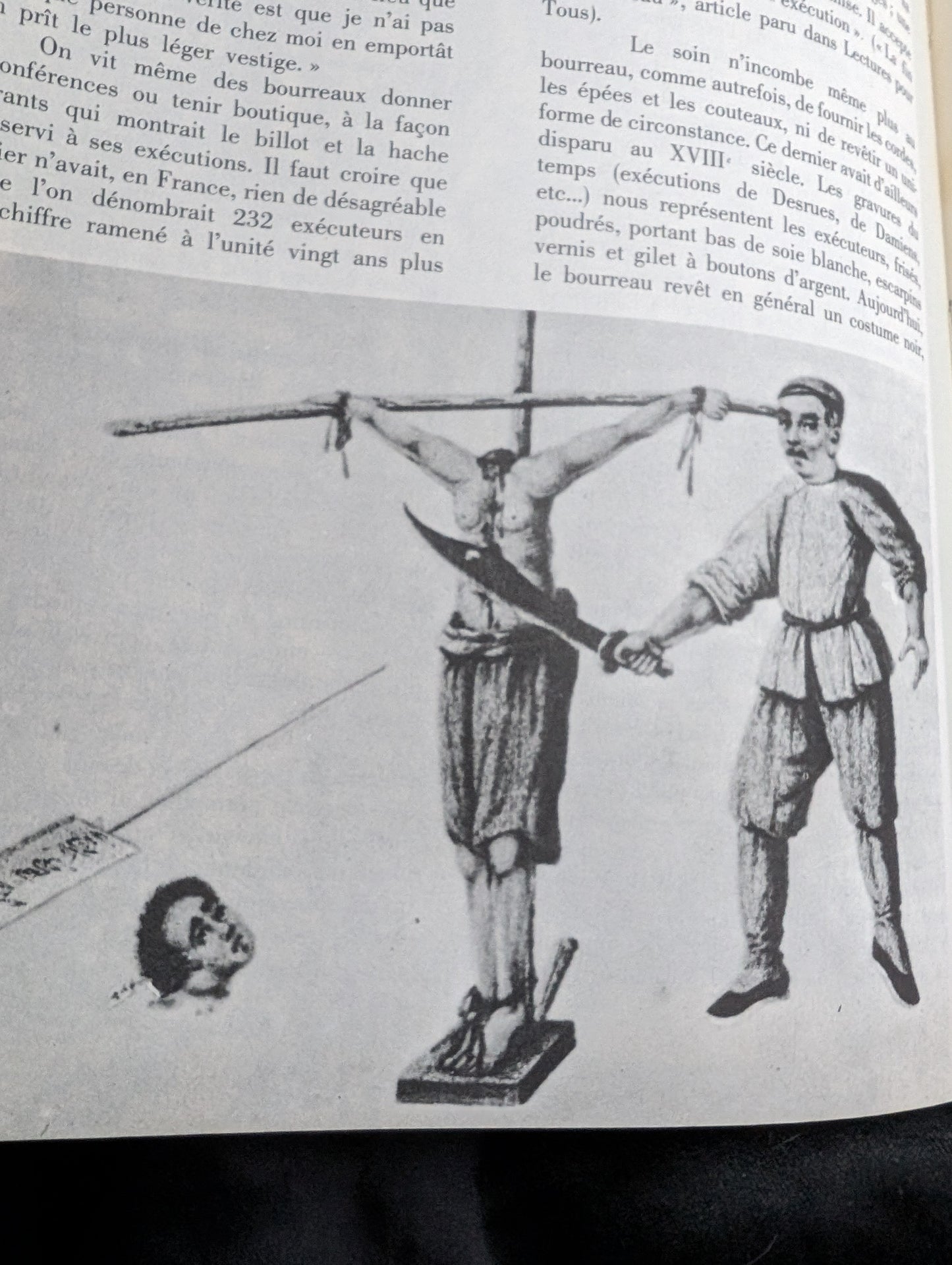 Livre "Le Musée des Supplices" par R. Villeneuve (édition souple . 1973)