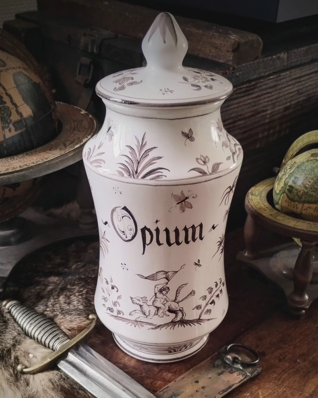 Opium apothecary jar in porcelain