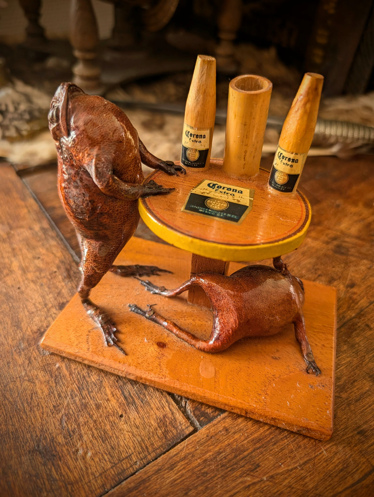 Vintage Frogs Drinking Scene  taxidermy / Never trust a frog with your beer !