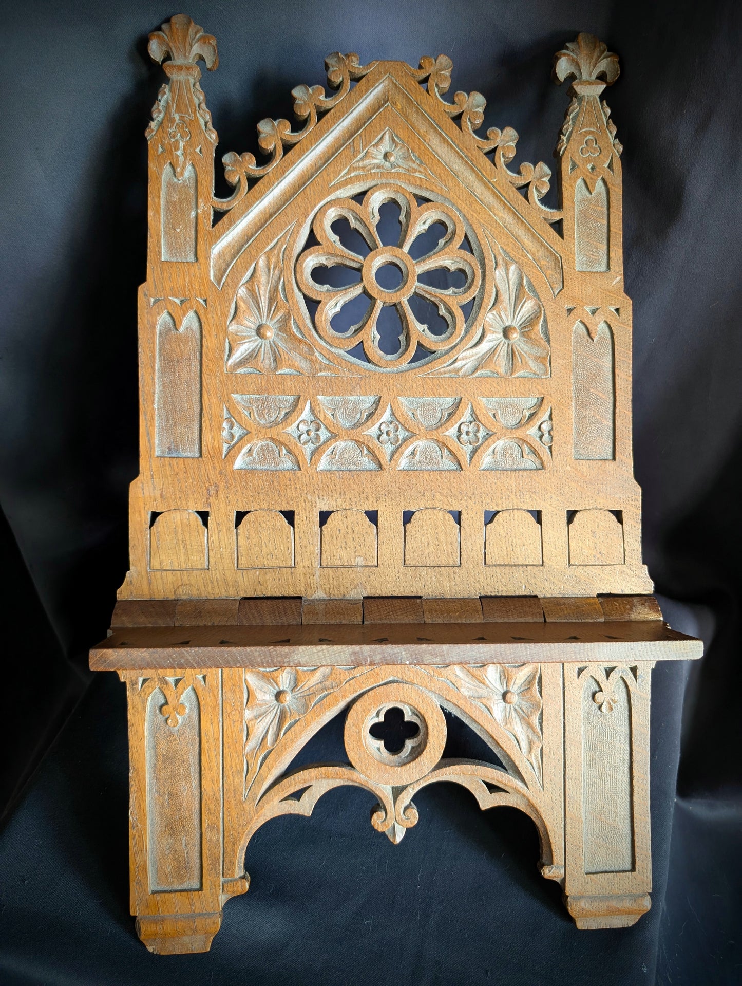 Mid-20th-century church Bible lectern Lutrin