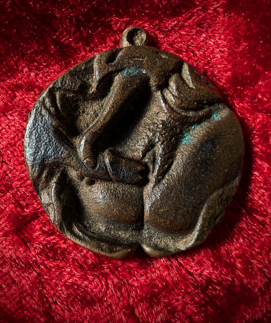 Curiosa erotic medaillon in bronze (based on a brothel token, early 20th)