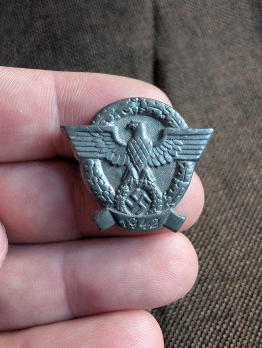 WHW German Badge from 1942 Tag der Polizei