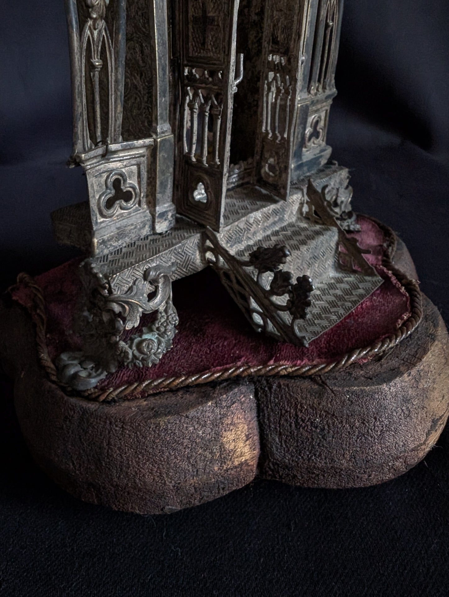 Antique 19th-century gothic prayer oratory