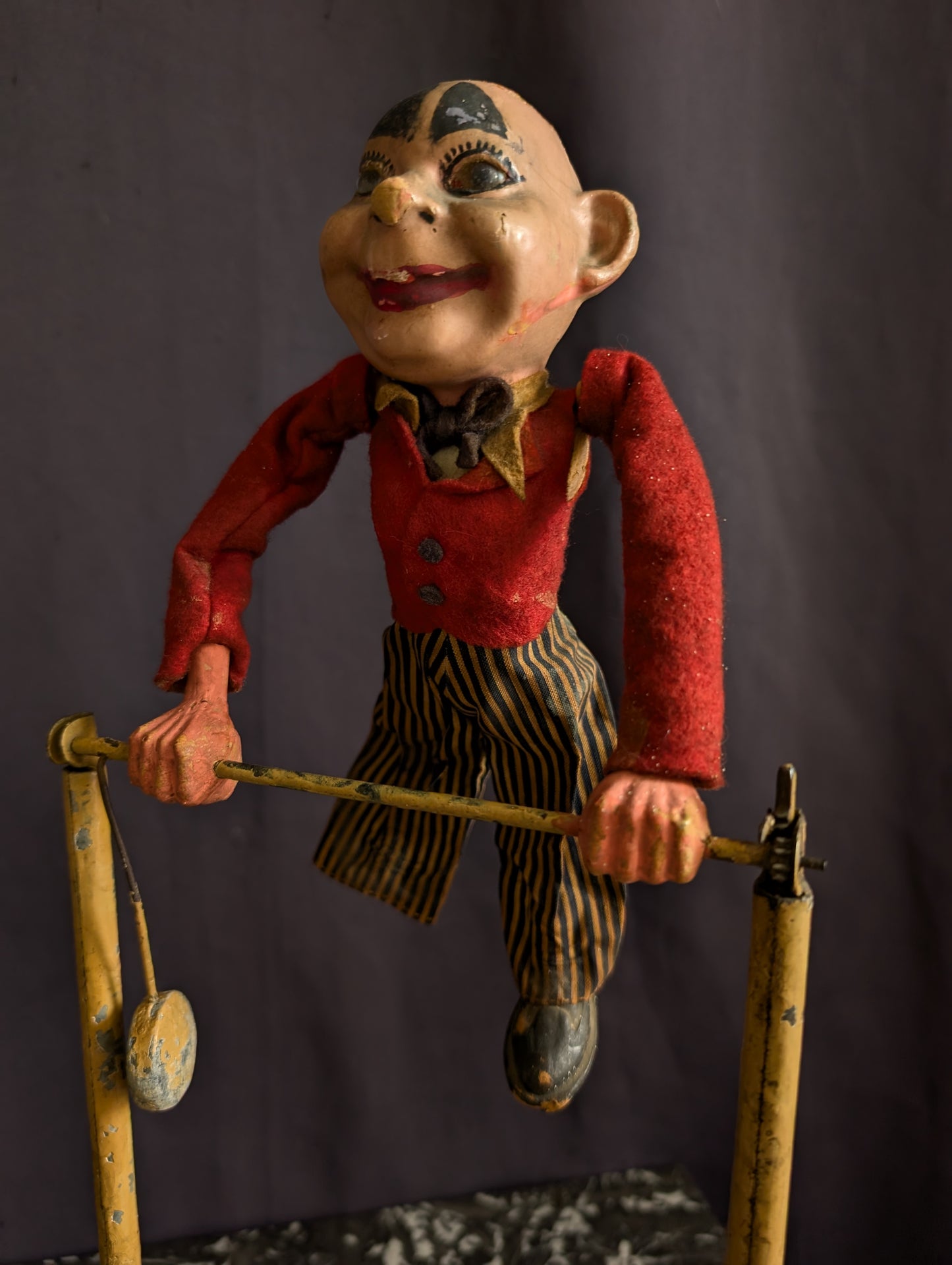 Antique trapeze automaton over 100 years old! (from the 1920s)
