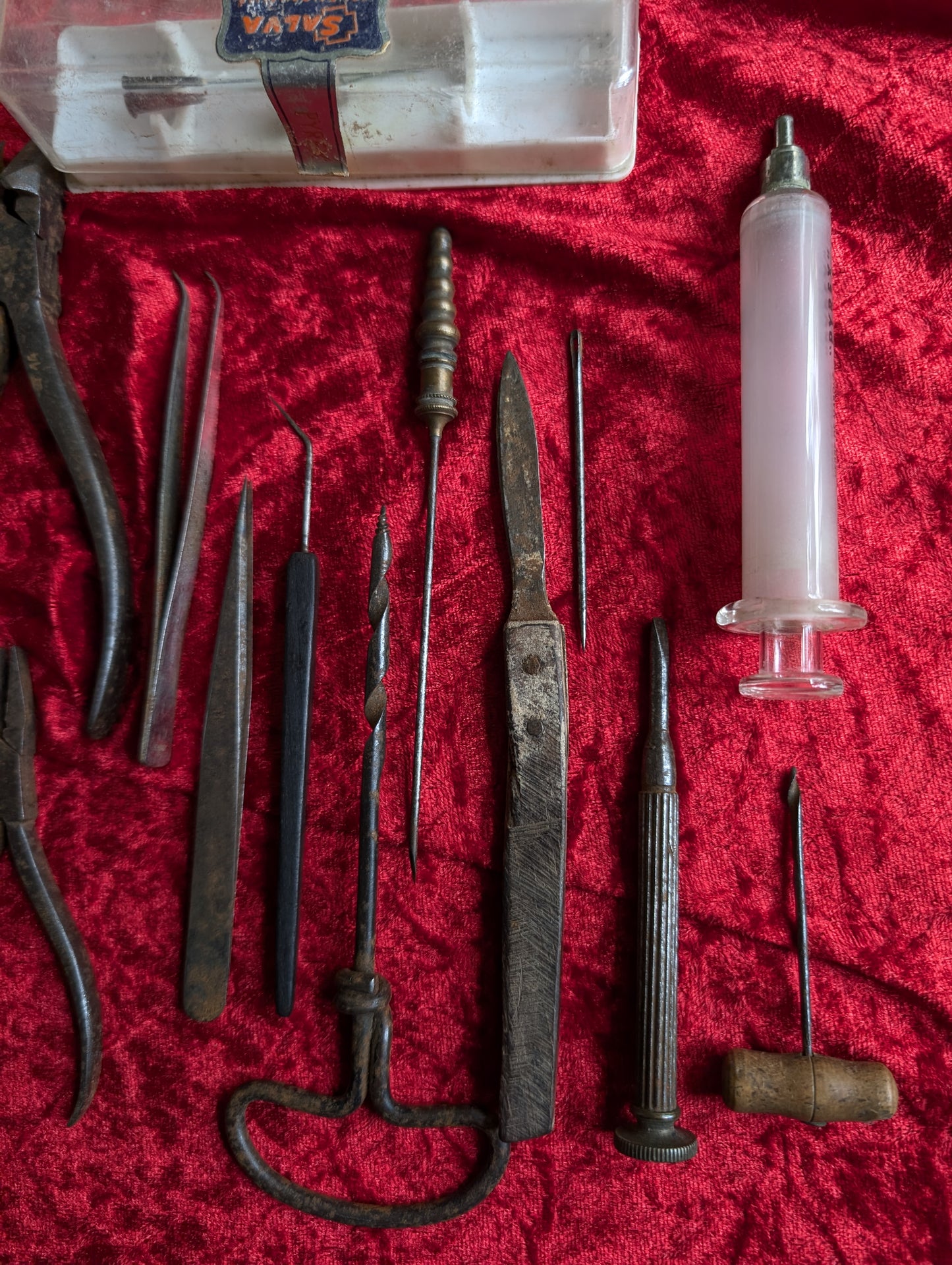 Set of antique Taxidermist tools from the 1970s (Set #2)