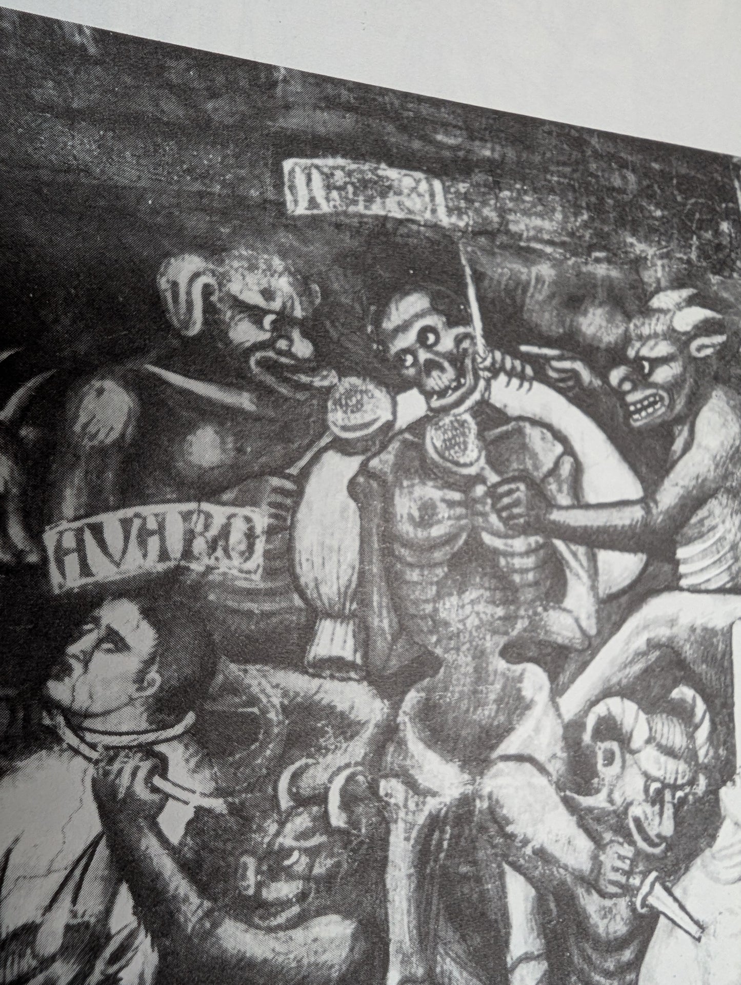 Livre "Le Musée des Supplices" par R. Villeneuve (reliure en cuir, ed. 1968)